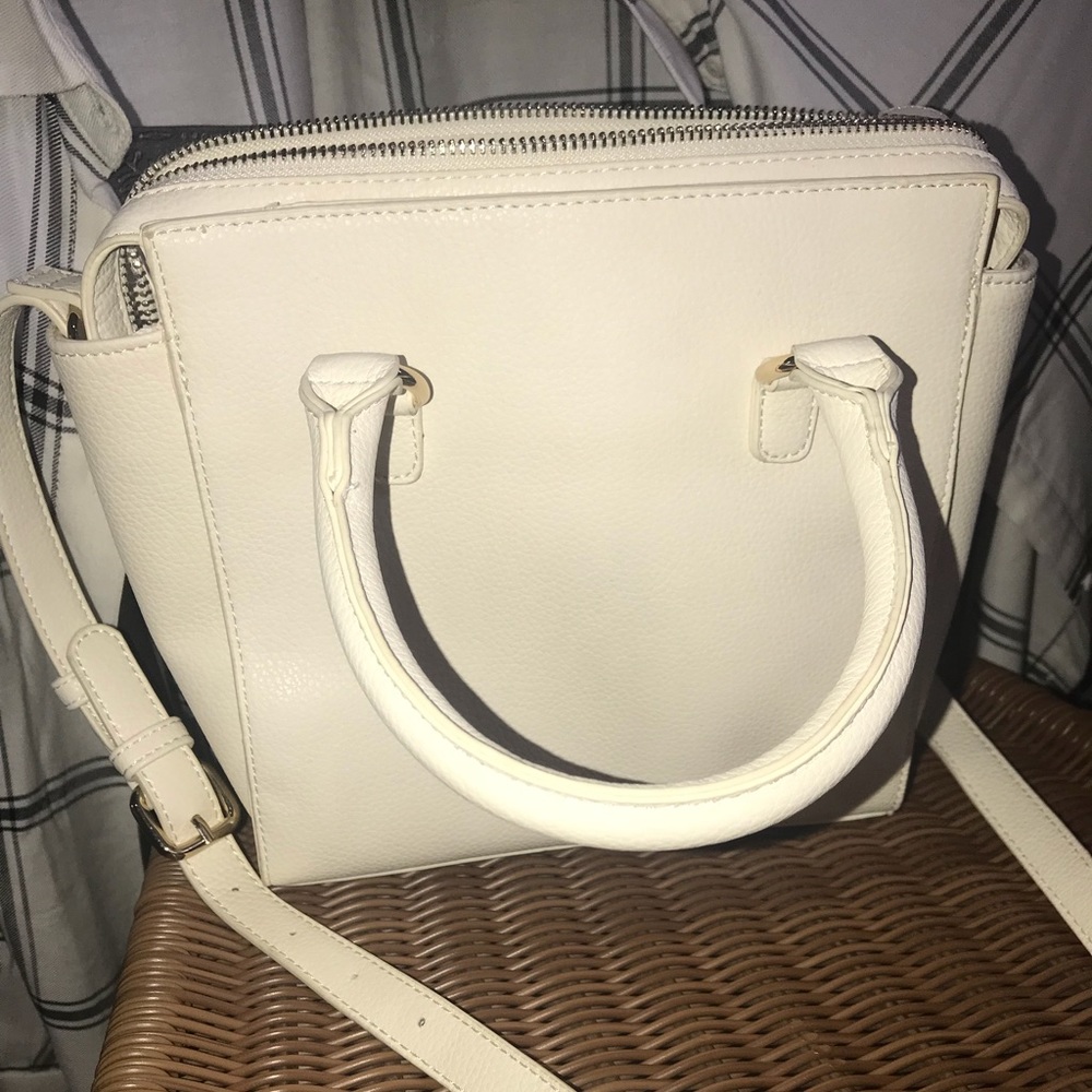 White shoulder bag